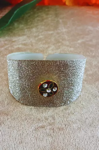 White acrylic kundan stud free size bracelets