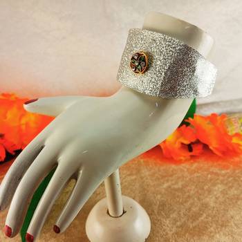 White acrylic kundan stud free size bracelets 2
