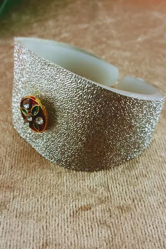 White acrylic kundan stud free size bracelets