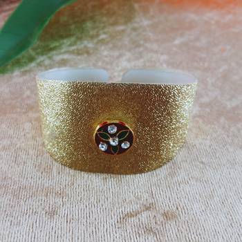 Golden acrylic kundan stud free size bracelets 1