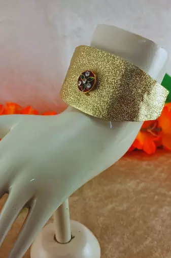 Golden acrylic kundan stud free size bracelets