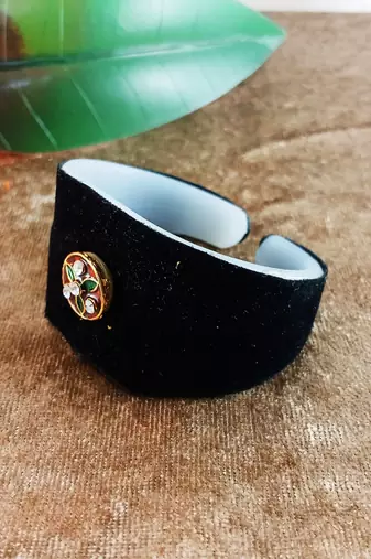 Black acrylic kundan stud free size bracelets