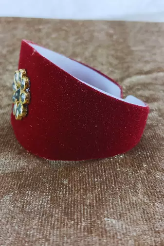 Mehroon acrylic kundan stud free size bracelets