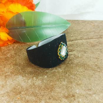 Black acrylic kundan stud free size bracelets 3
