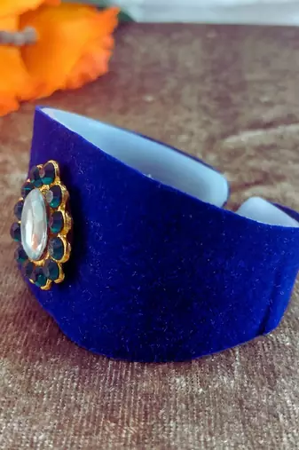 Blue acrylic kundan stud free size bracelets