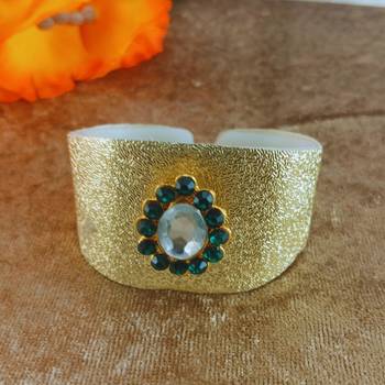 Golden acrylic kundan stud free size bracelets 1