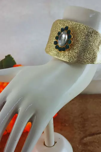 Golden acrylic kundan stud free size bracelets