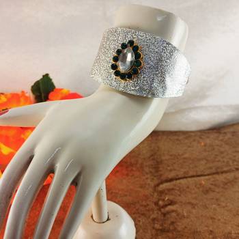 White acrylic kundan stud free size bracelets 2