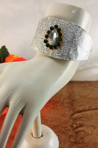 White acrylic kundan stud free size bracelets