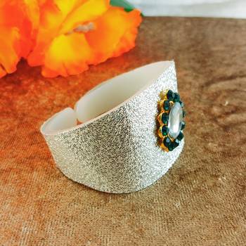 White acrylic kundan stud free size bracelets 3