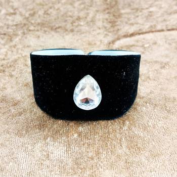 Black acrylic kundan stud free size bracelets 1