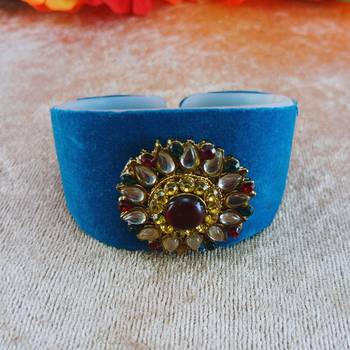 Radium acrylic kundan stud free size bracelets 1