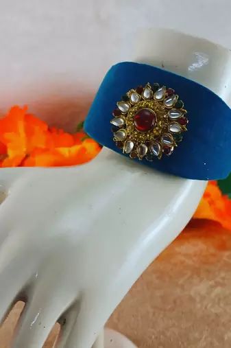Radium acrylic kundan stud free size bracelets
