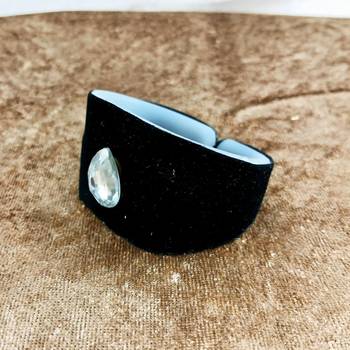 Black acrylic kundan stud free size bracelets 3