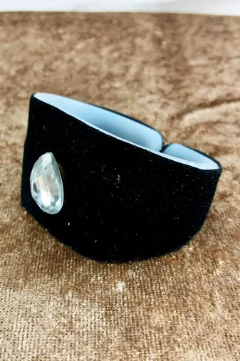 Black acrylic kundan stud free size bracelets