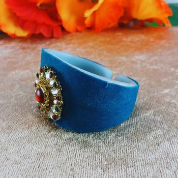 Radium acrylic kundan stud free size bracelets 3