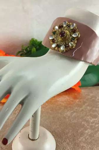 Light pink acrylic kundan stud free size bracelets