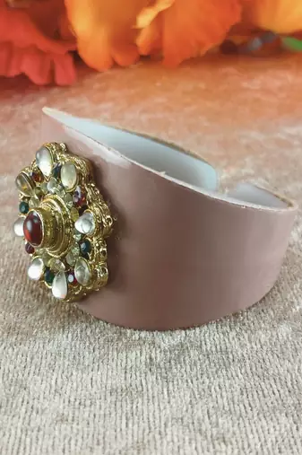 Light pink acrylic kundan stud free size bracelets