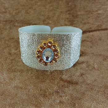 White acrylic kundan stud free size bracelets 1