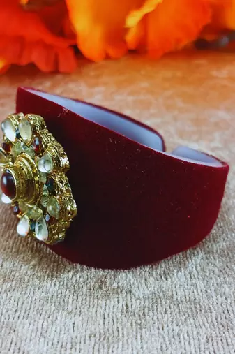 Mehroon acrylic kundan stud free size bracelets