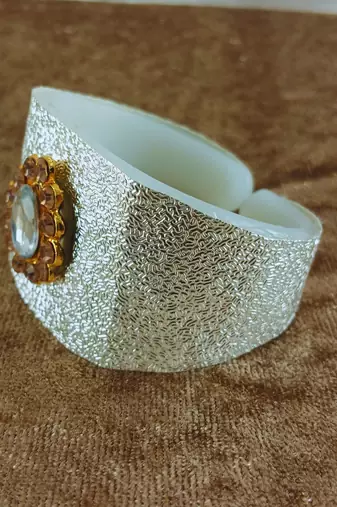 White acrylic kundan stud free size bracelets