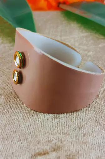 Light Pink acrylic kundan stud free size bracelets