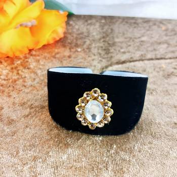 Black acrylic kundan stud free size bracelets 1