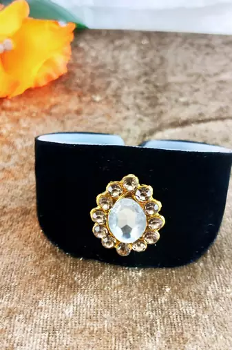 Black acrylic kundan stud free size bracelets