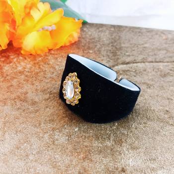 Black acrylic kundan stud free size bracelets 3
