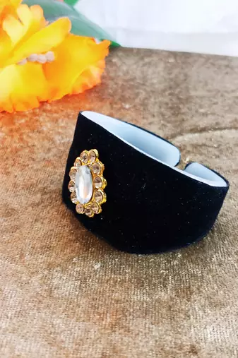 Black acrylic kundan stud free size bracelets