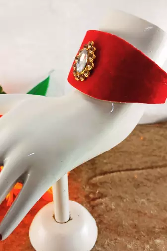 Red acrylic kundan stud free size bracelets