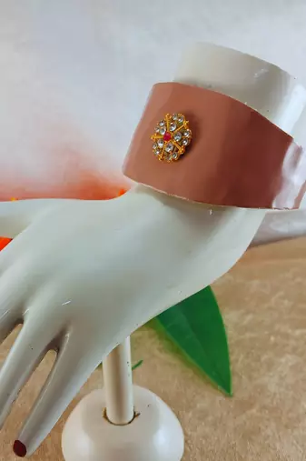 Light Pink acrylic kundan stud free size bracelets