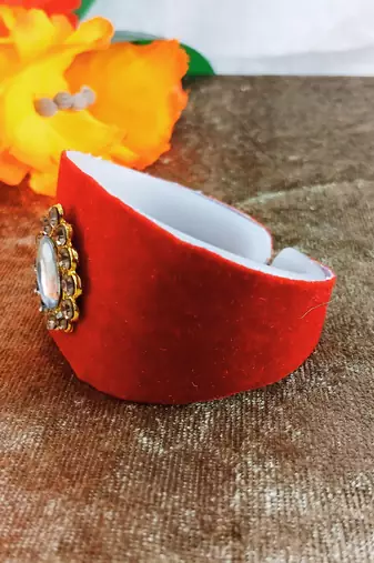 Red acrylic kundan stud free size bracelets
