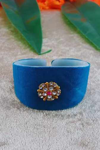 Radium acrylic kundan stud free size bracelets