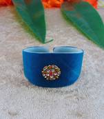 Radium acrylic kundan stud free size bracelets