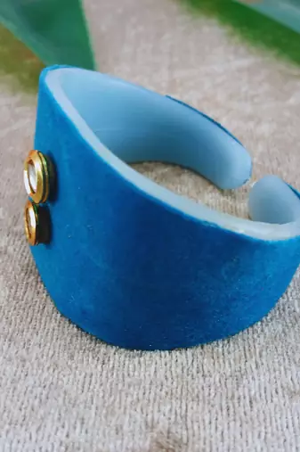 Radium acrylic kundan stud free size bracelets