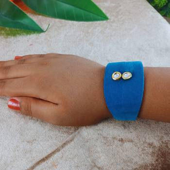 Radium acrylic kundan stud free size bracelets 4