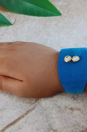 Radium acrylic kundan stud free size bracelets