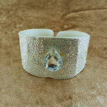 White acrylic kundan stud free size bracelets 1