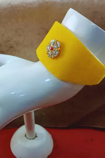 Yellow acrylic kundan stud free size bracelets