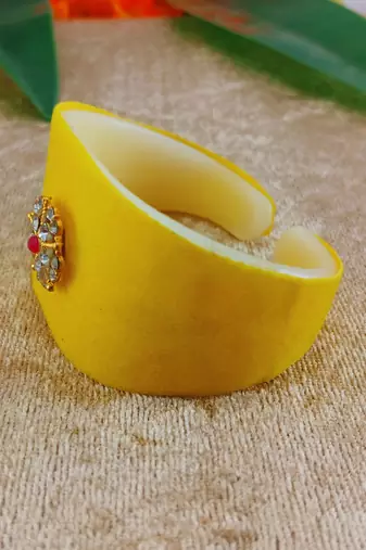 Yellow acrylic kundan stud free size bracelets