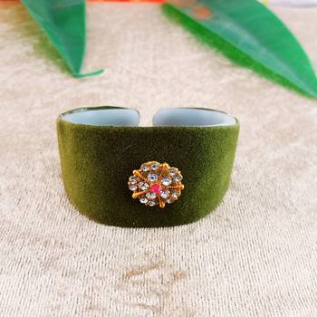 Dark green acrylic kundan stud free size bracelets 1