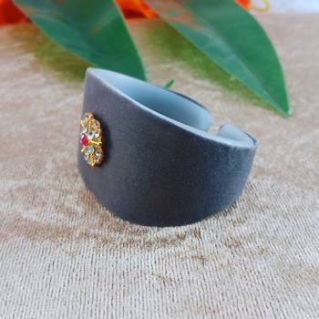 Grey acrylic kundan stud free size bracelets 3