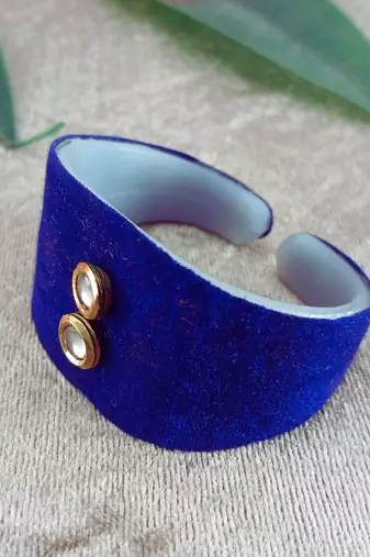 Blue acrylic kundan stud free size bracelets