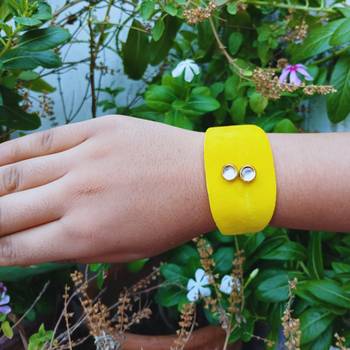 Yellow acrylic kundan stud free size bracelets 4