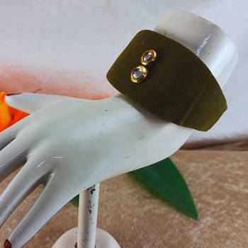 Dark green acrylic kundan stud free size bracelets 2