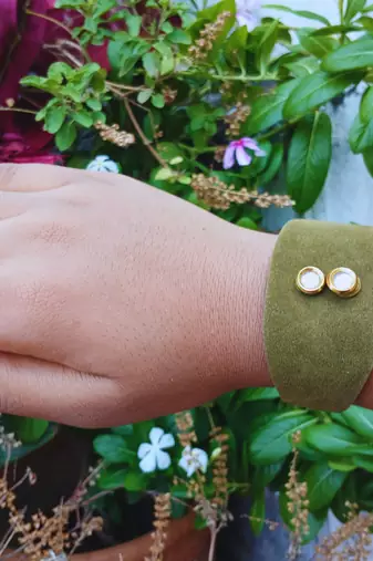 Dark green acrylic kundan stud free size bracelets
