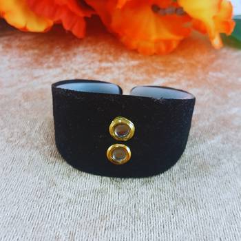 Black acrylic kundan stud free size bracelets 1