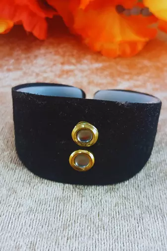 Black acrylic kundan stud free size bracelets