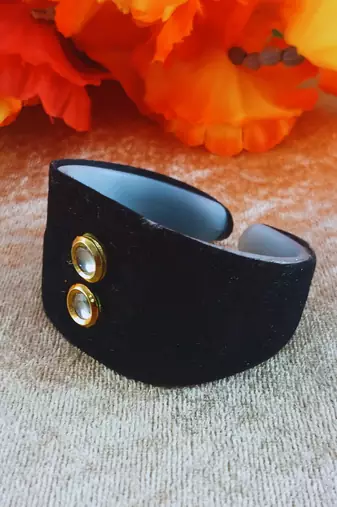 Black acrylic kundan stud free size bracelets